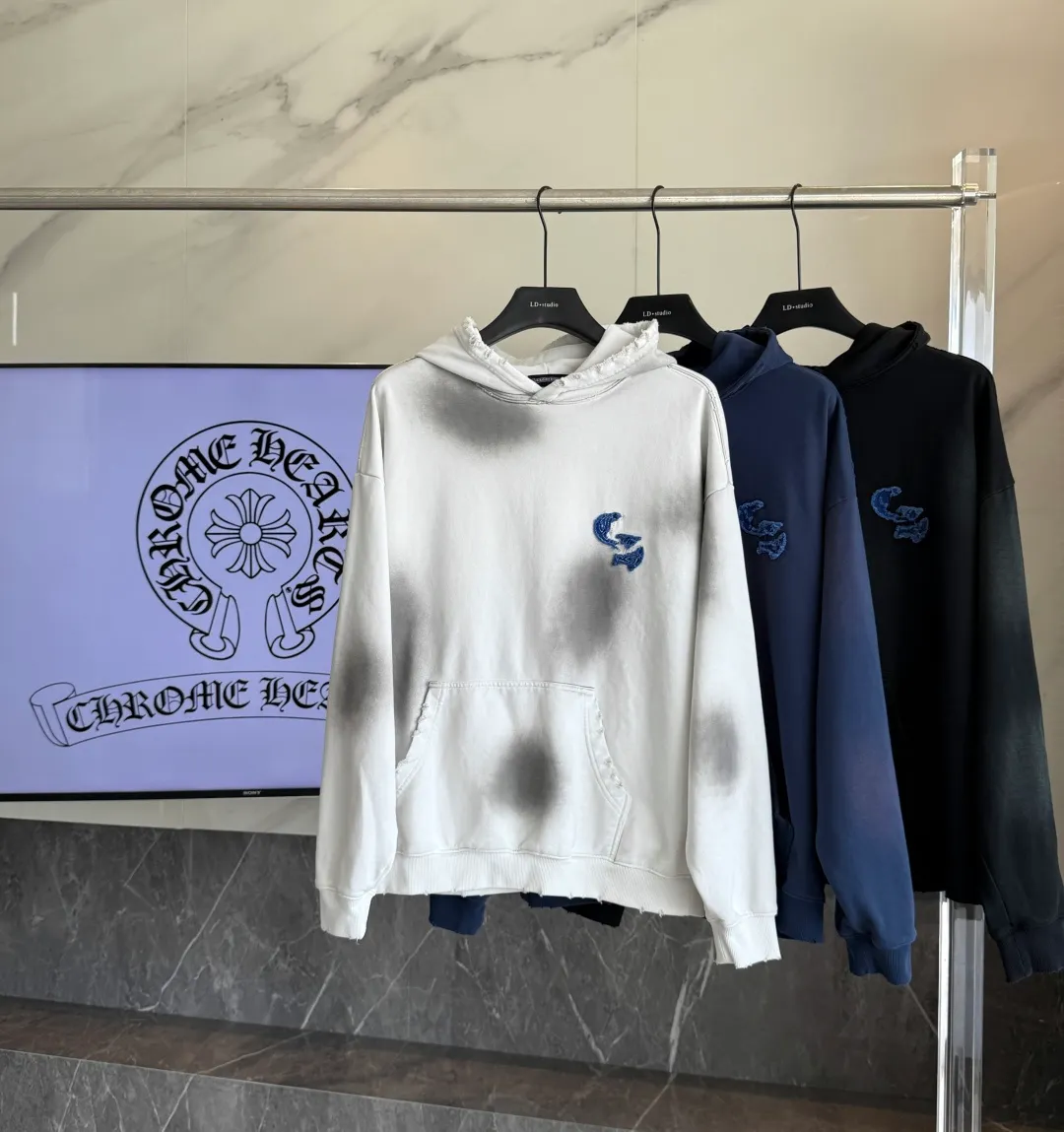 P320 🔥🔥🔥ceiling level 𝗖𝗵𝗿𝗼𝗺𝗲 𝗛𝗲𝗮𝗿𝘁𝘀/Cro Heart 2025 cross patch embroidery summer new original single counter American acid washed distressed laser burnt patch embroidery couple casual hooded sweatshirt 👑The highest version! Customized fabric 440g tripe terry fabric! American acid-washed and distressed original fabric laser burnt ✟appliqué embroidery and exquisite embroidery of letters! The best-selling model at the counter. It is very comfortable to wear. It is low-key yet luxurious. It is very classy when worn. The large size and tailoring are needless to say. The upper body is exquisite and vivid. 👍High-end first-class materials. A truly palace-level product. The cotton from Turkey is of outstanding quality. After heavy washing, the clothes are very soft! Not picky, the upper body is absolutely stylish and extremely luxurious. Auxiliary materials: The original model has been authenticated and labeled ➕100% silk washed with water label. Genuine purchase-grade original hangtag➕matching hanging rope➕3D hanging beads➕original packaging bag. Craftsmanship: The original version has consistent wiring! The highest version of the armhole matching technique! Countless times of pattern making to 100% restore the original appearance! The correct version is the same for men and women, super eye-catching, super good-looking, and super atmospheric! Color: White Black Royal Blue Size: S-XL